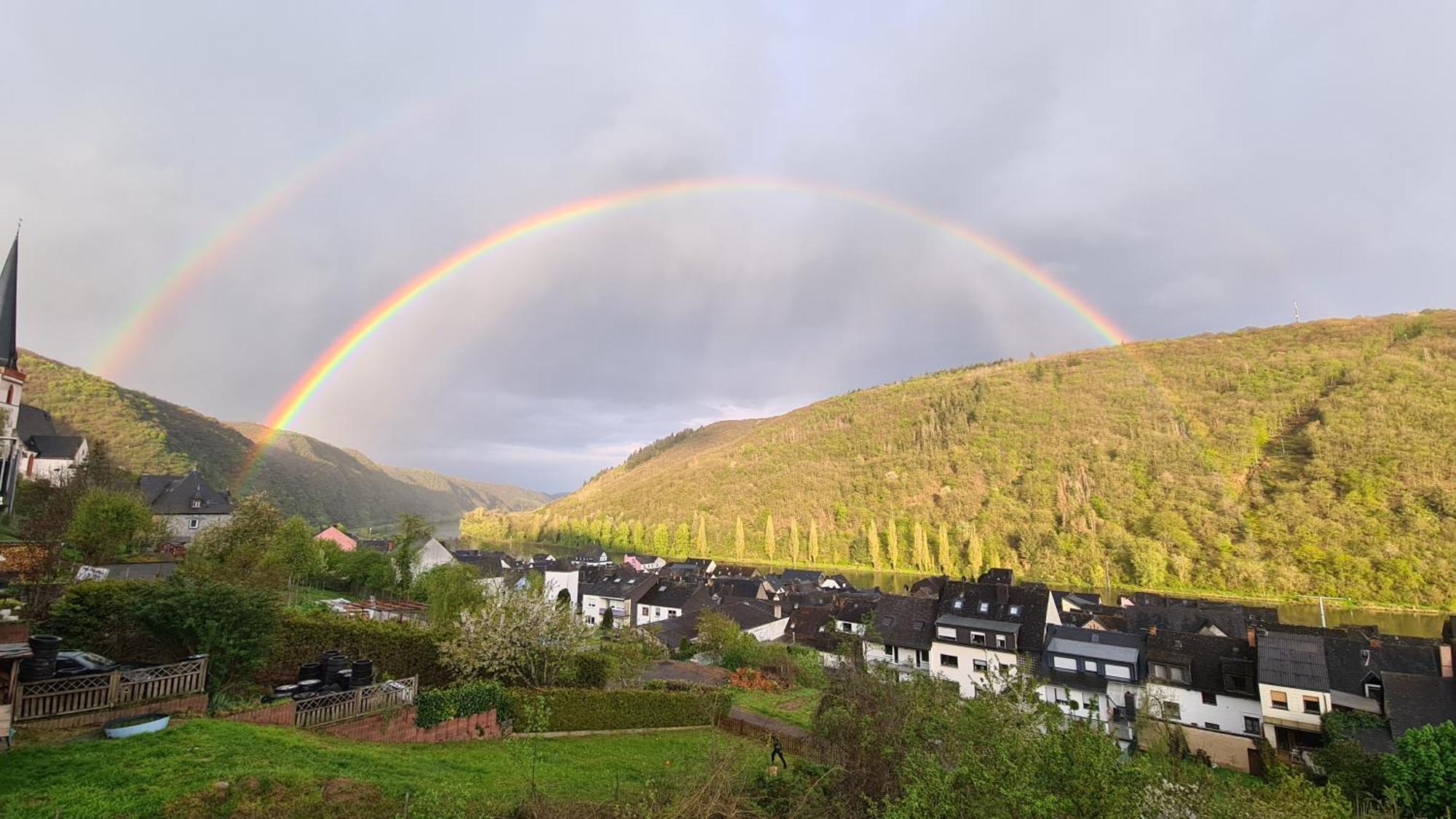 Pension Mit Moselblick Klotten Exterior foto